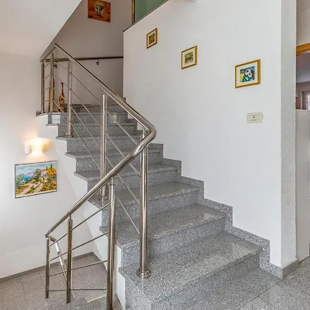 Tatil Evi Front In With Wifi Medulin