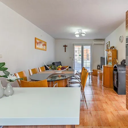 Tatil Evi Front In With Wifi Medulin