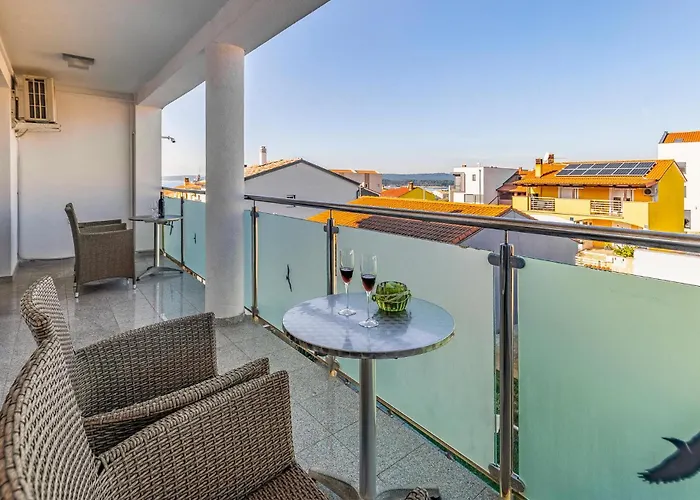 5 Bedroom Amazing In بيت للعطل