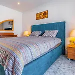 Holiday home Front In With Wifi *