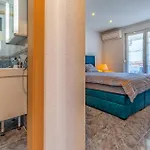 Front In With Wifi Holiday home Medulin