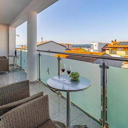 5 Bedroom Amazing In Holiday home