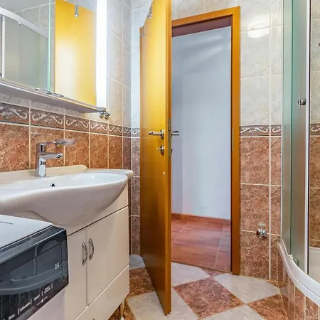 5 Bedroom Amazing In * Medulin