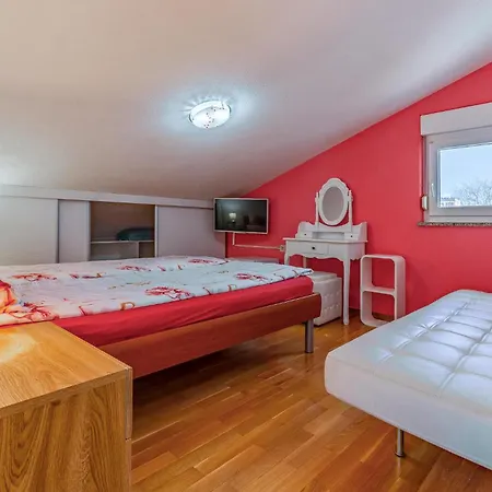 5 Bedroom Amazing In *