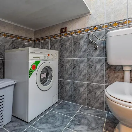 5 Bedroom Amazing In Holiday home *