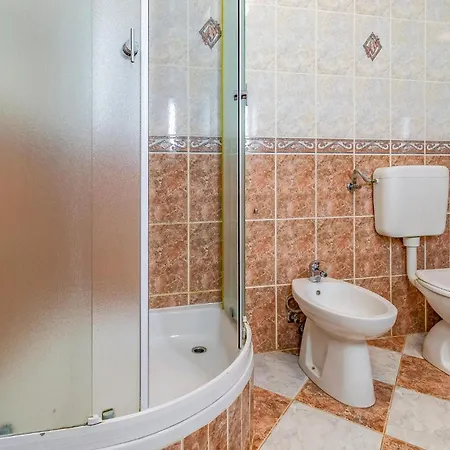 Holiday home 5 Bedroom Amazing In