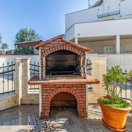 5 Bedroom Amazing In * Medulin