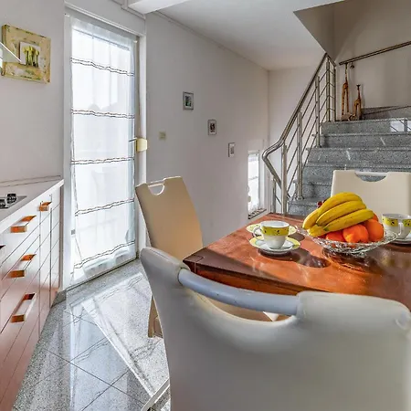 5 Bedroom Amazing In Holiday home Medulin
