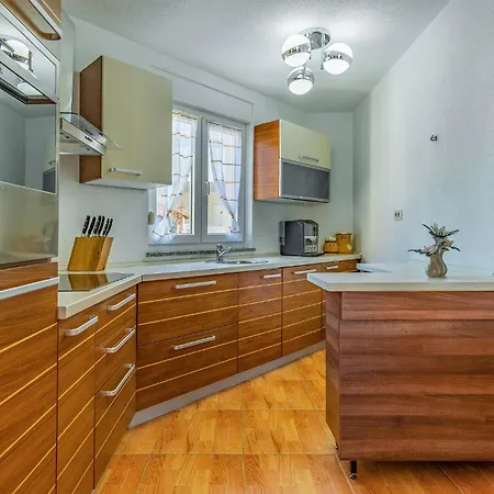 5 Bedroom Amazing In Holiday home *