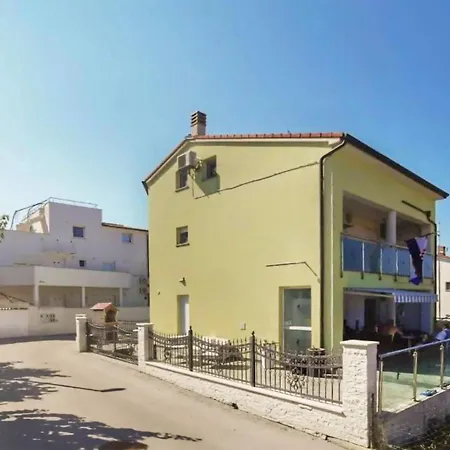 5 Bedroom Amazing In Holiday home Medulin